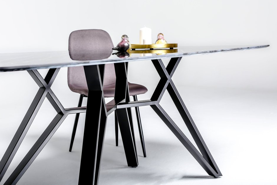 Дизайнерский круглый столик