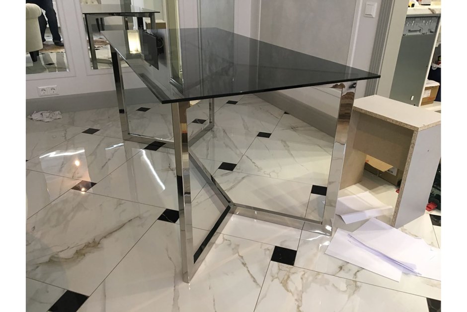 Дизайнерские столы из металла