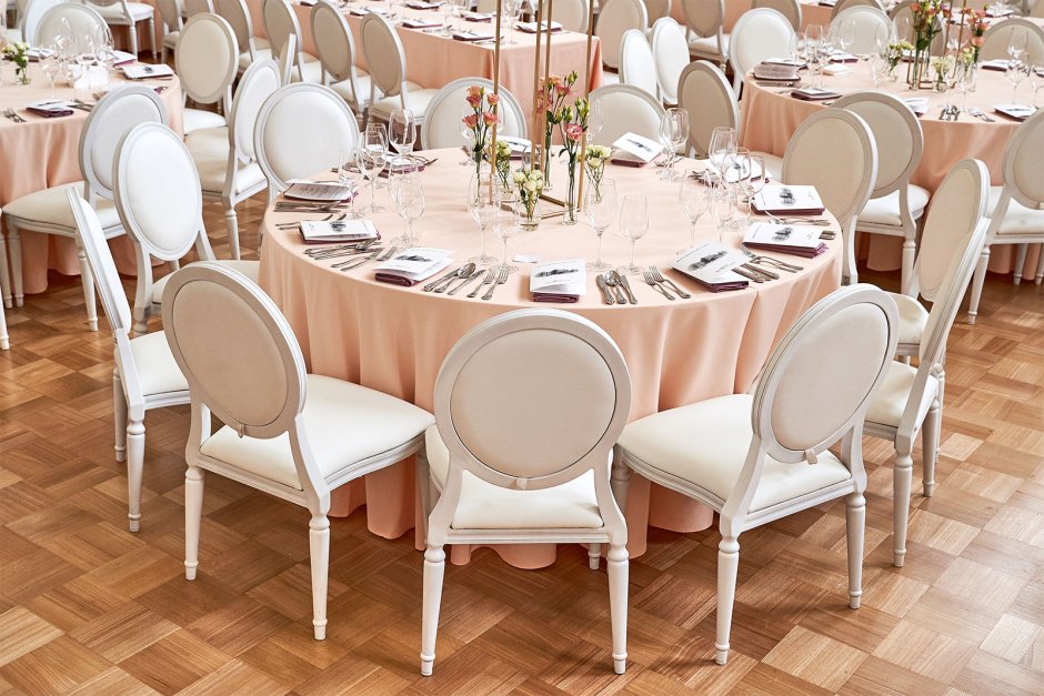 Столы и стулья напрокат