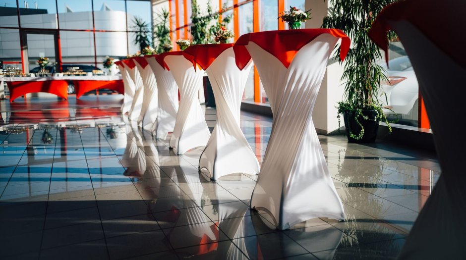 Кухонные столы и стулья из дерева