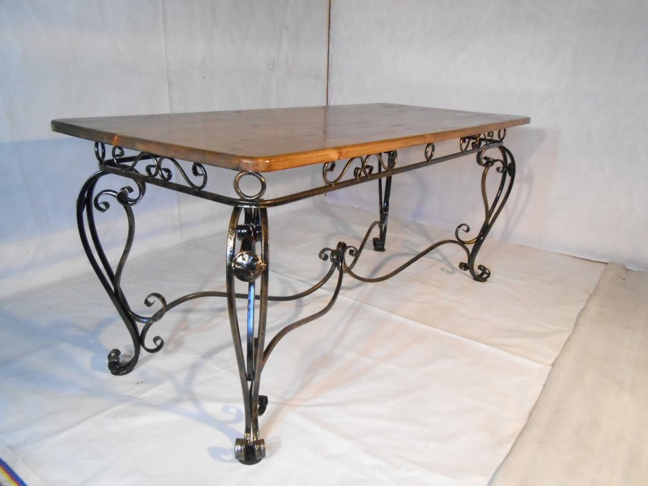 Королевские столы и стулья