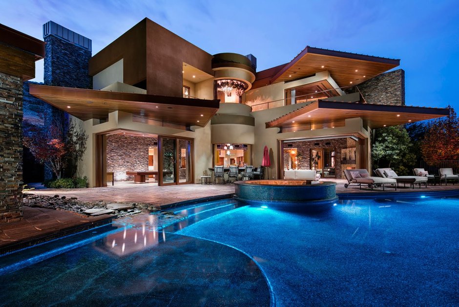 Большой красивый дом