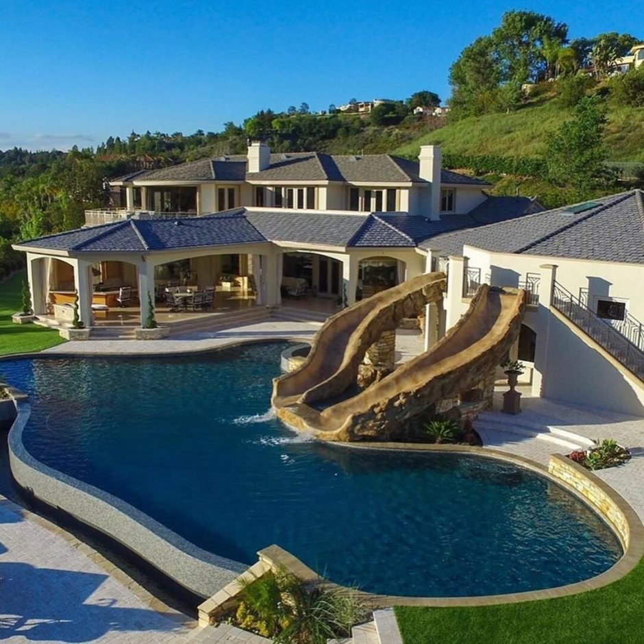 Большой шикарный дом с бассейном