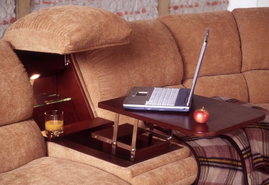 Встроенные столики в диван