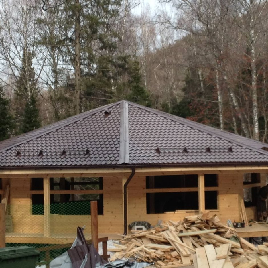 Беседка с вальмовой крышей