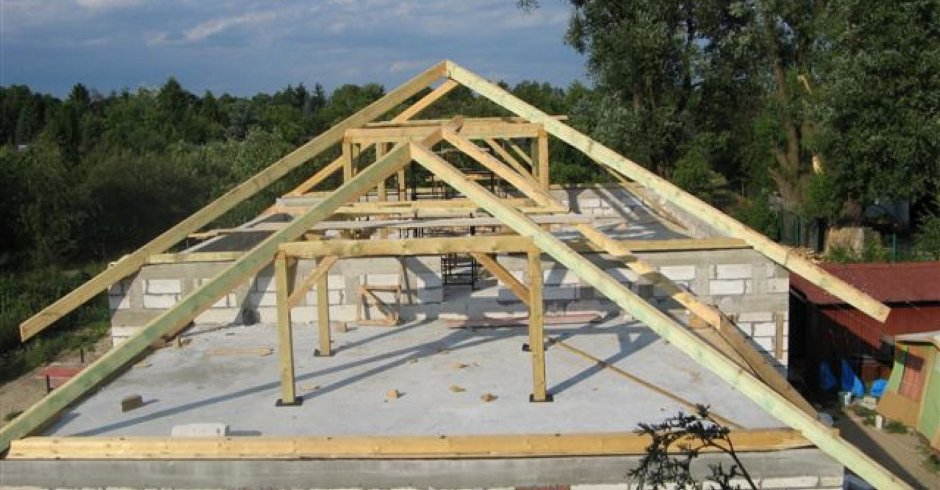 Четырехскатная мансардная кровля