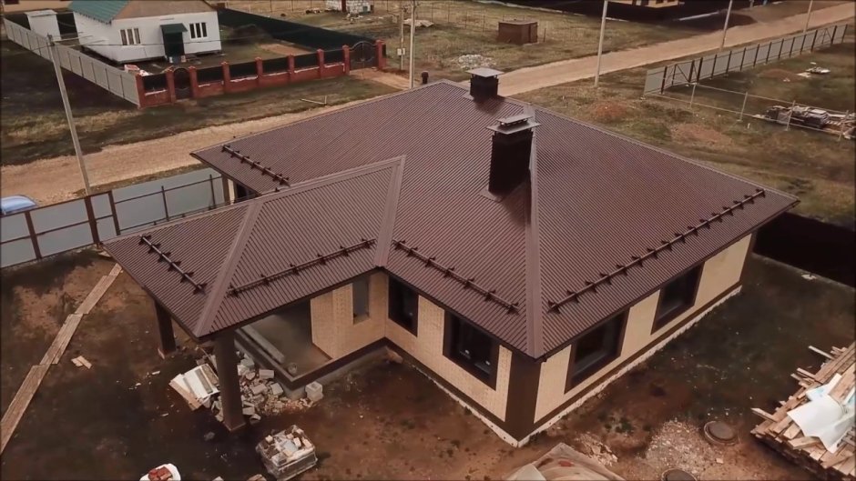 Вальмовая кровля из профнастила