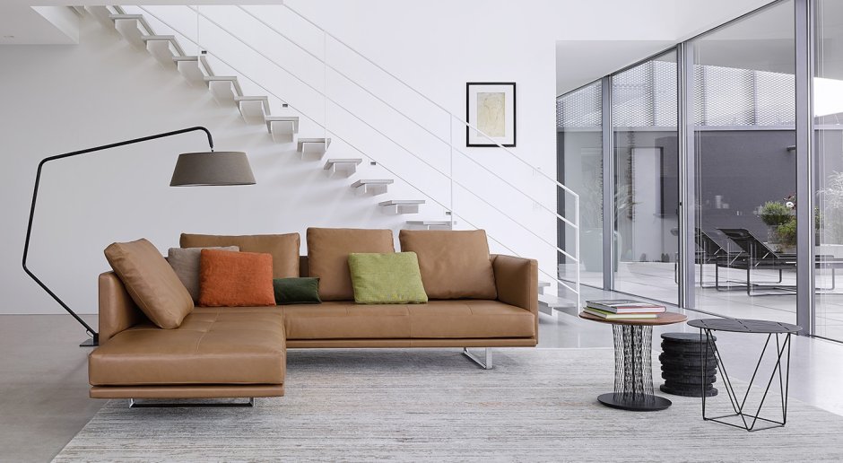 Парящие диваны современные