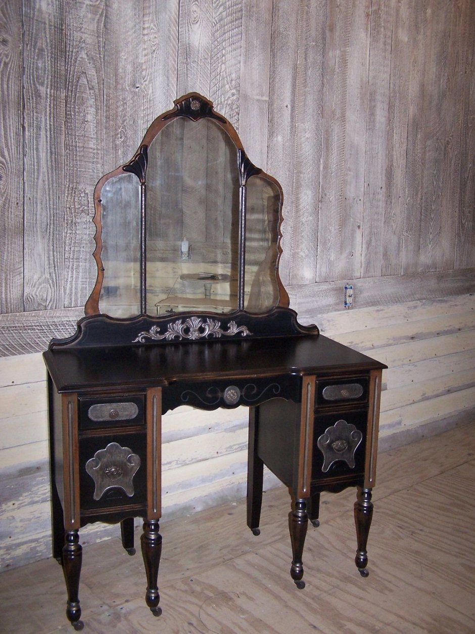 Стол туалетный с зеркалом под старину