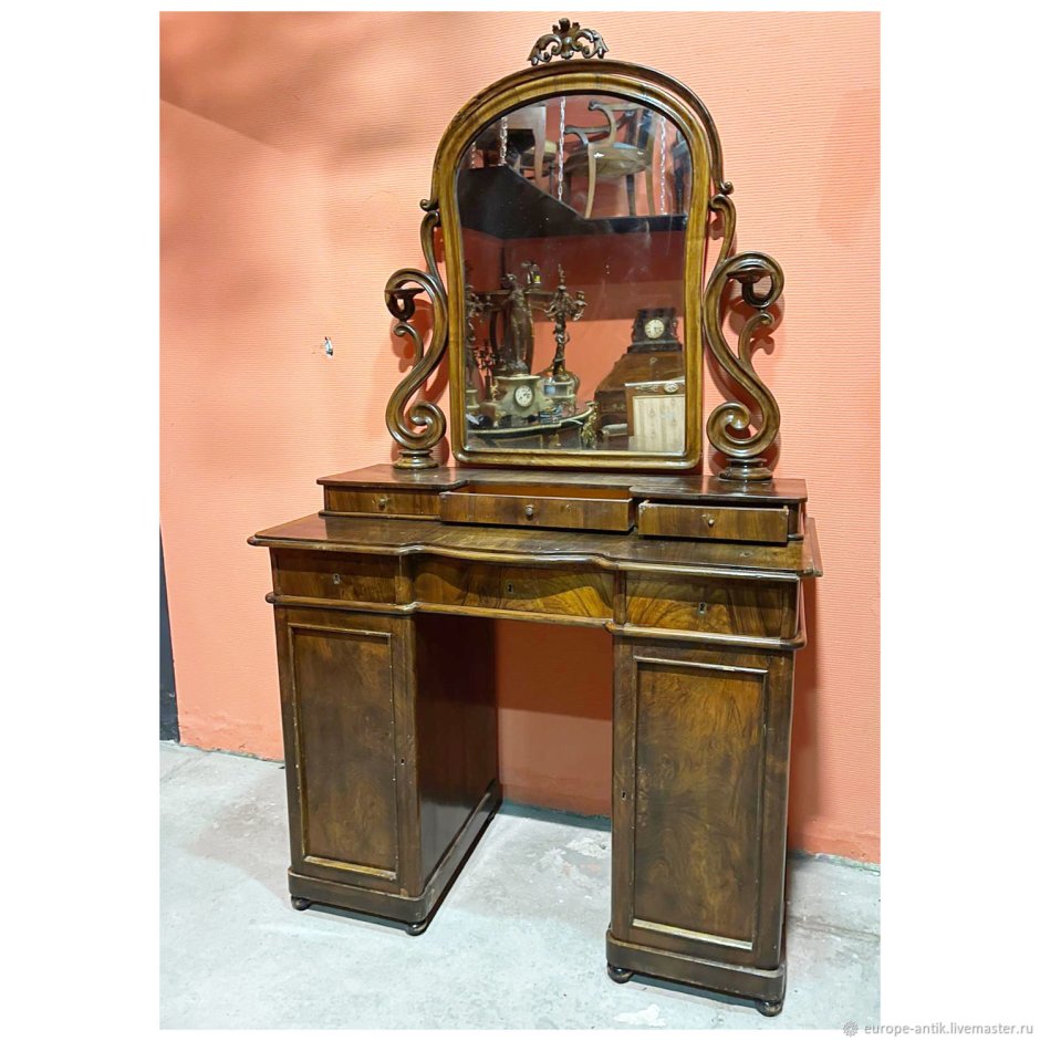 Антикварные дамские столики 19век