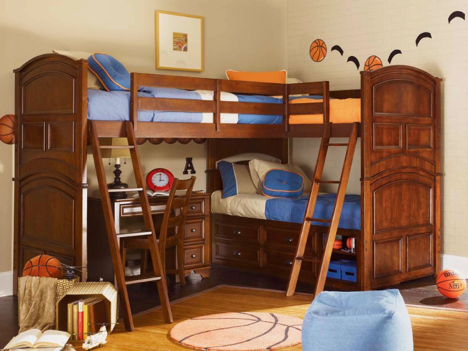 Двухъярусная кровать для троих детей