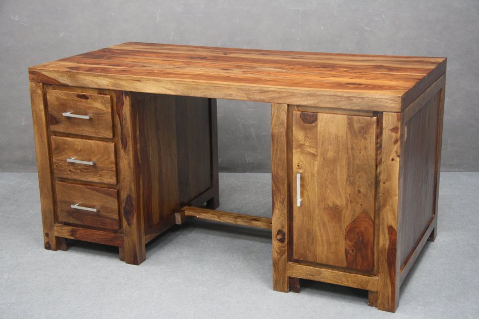 Письменный стол из досок