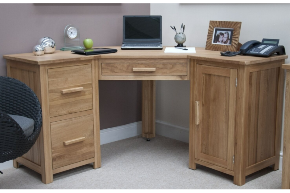 Деревянный компьютерный стол