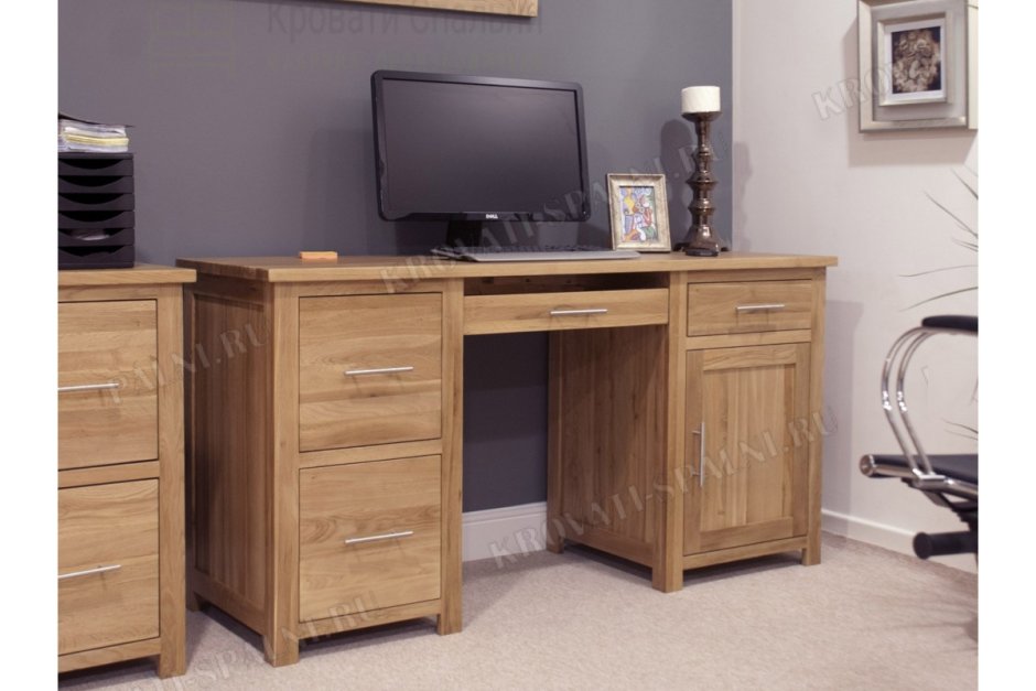 Письменный стол в колониальном стиле