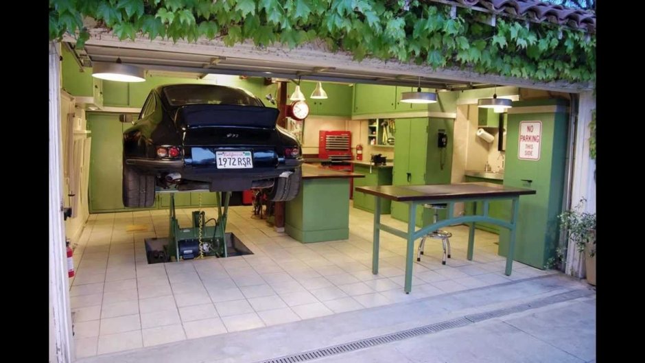 Гараж для автомобиля ОБУСТРОЙКА