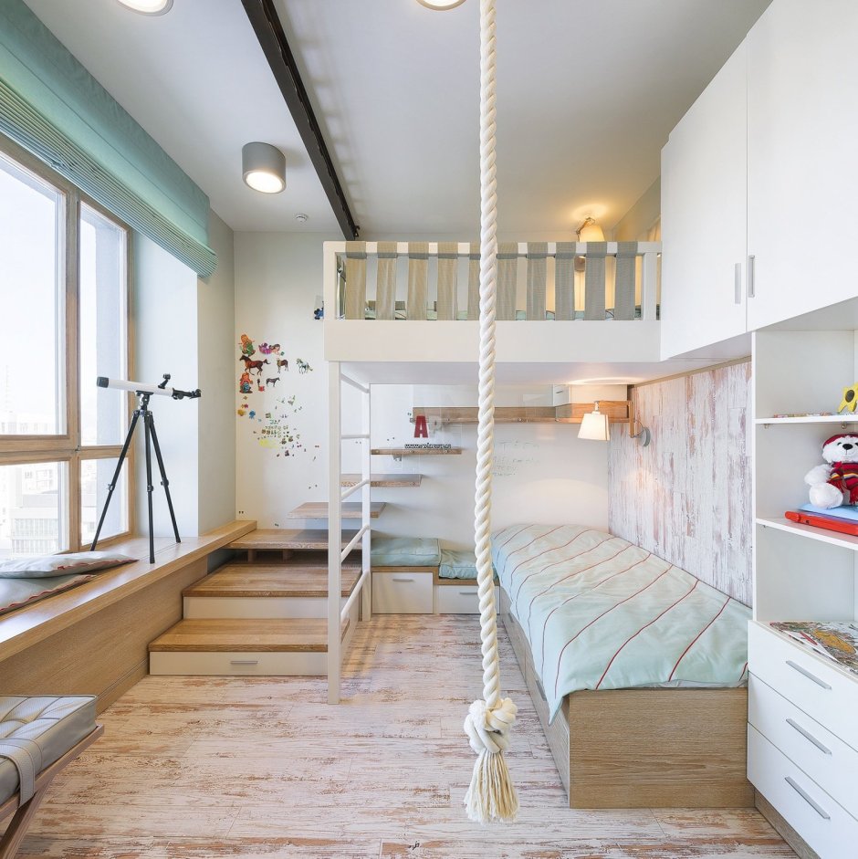Узкая детская комната для двоих