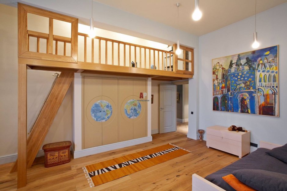 Детская с высокими потолками