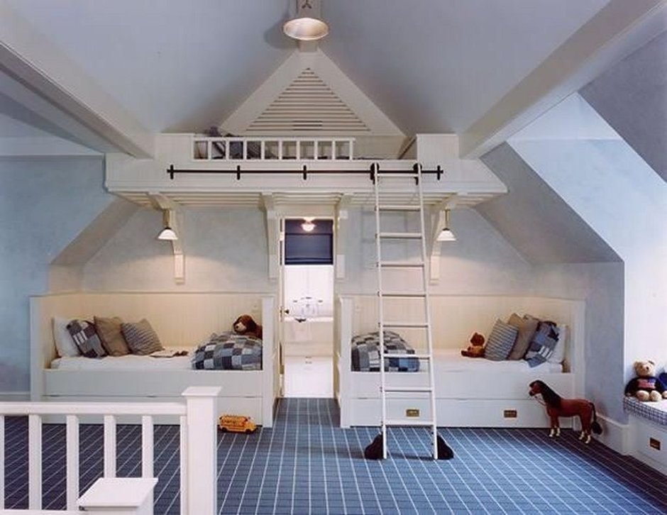 Детская кровать на мансарде