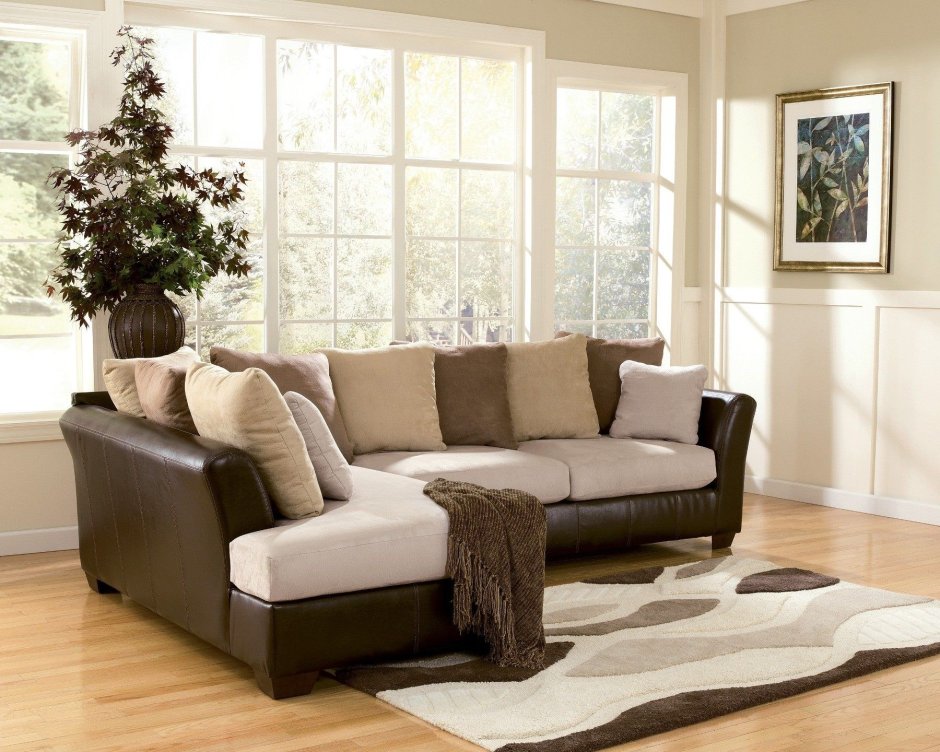 Диван коричневый с бежевым