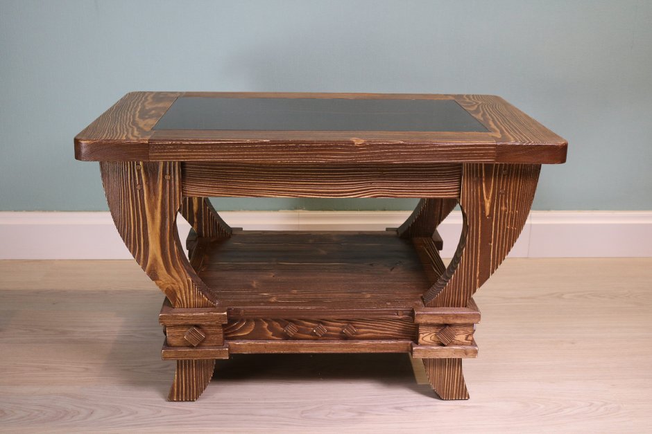 Кофейный столик из дерева