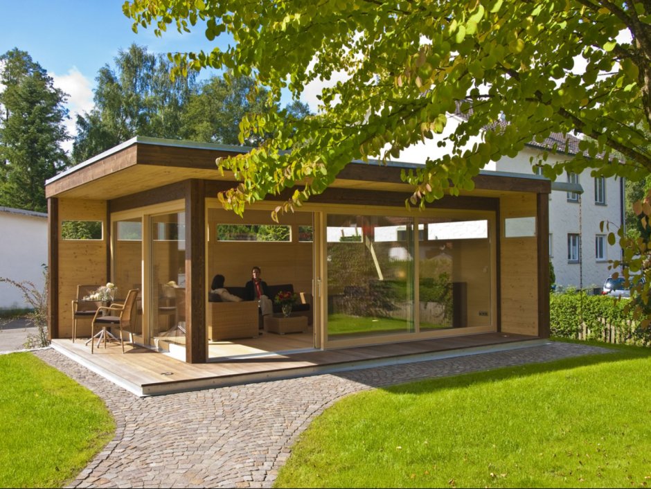 Баня с односкатной крышей и террасой и зоной барбекю