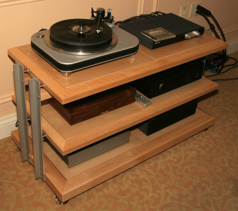 Полка для аудиотехники
