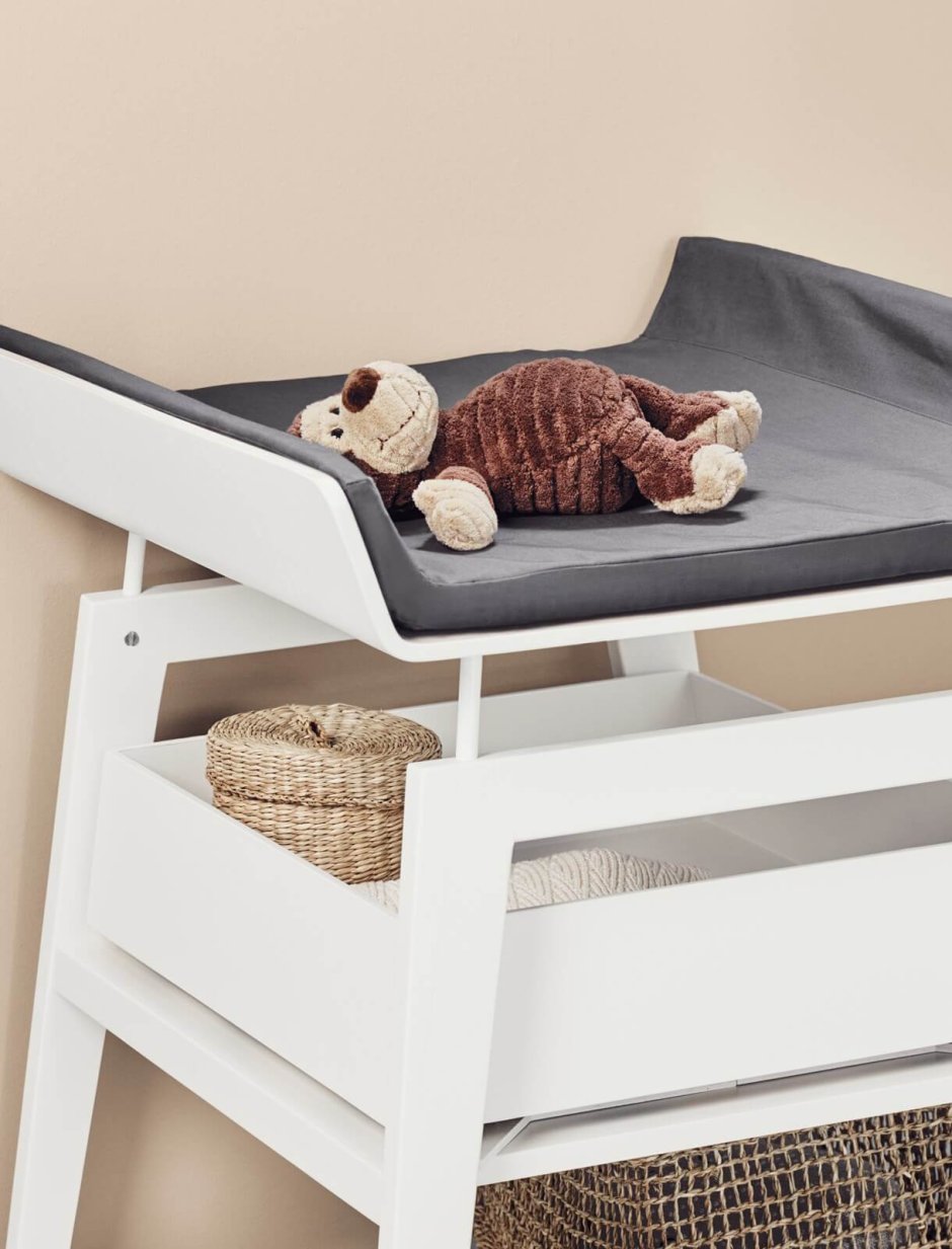 Пеленальный столик из дерева