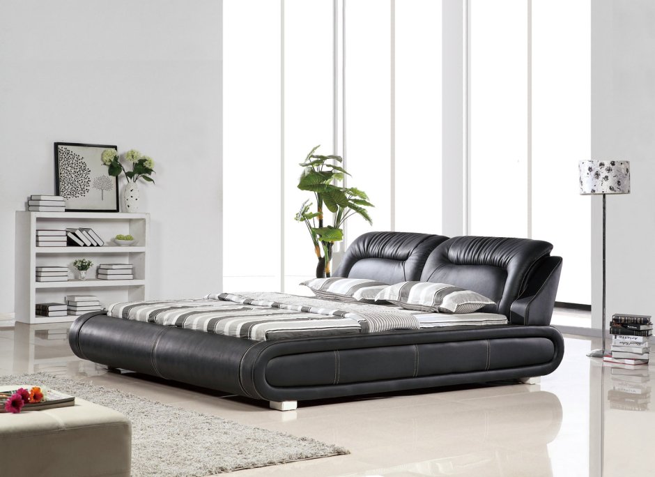 Черная кожаная кровать