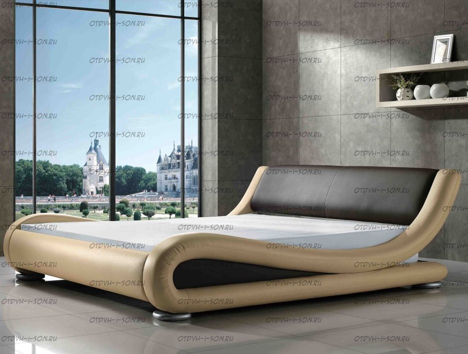 Кровать с зеркальным изголовьем