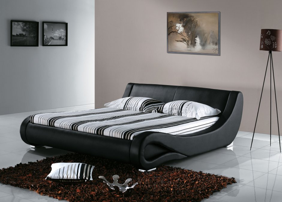 Черная кожаная кровать