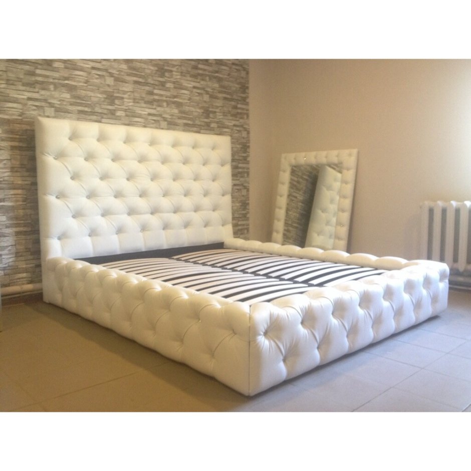 Кровать двуспальная с каретной стяжкой