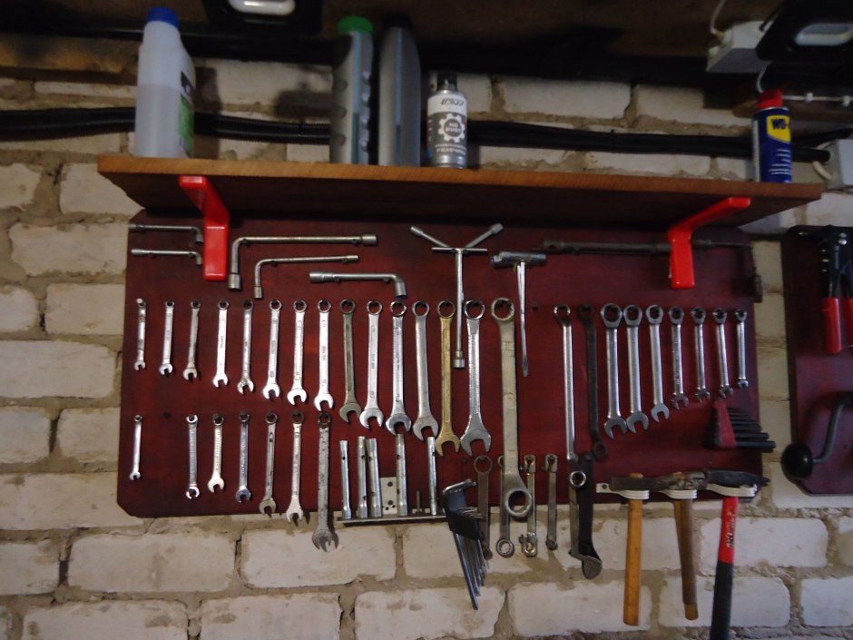 Стенд для инструмента в гараже