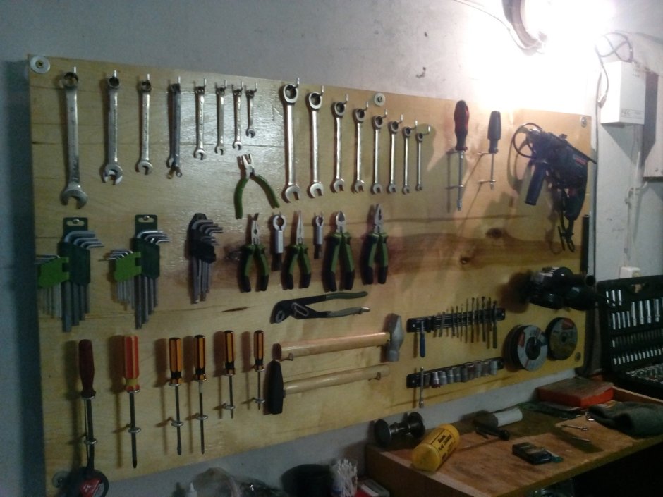 Панель для инструментов в гараж