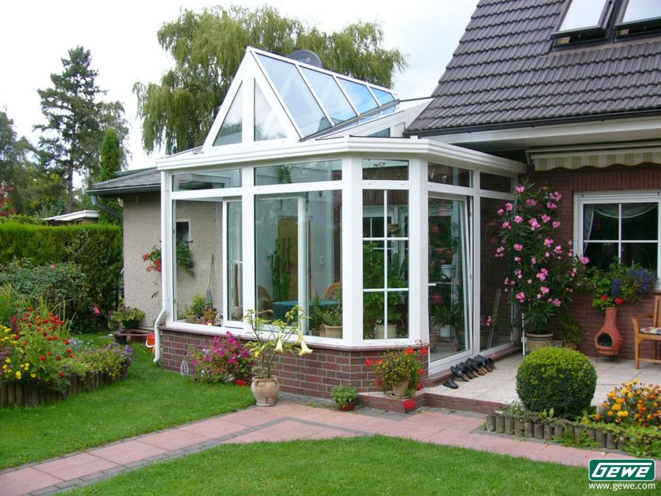 Пристроенная оранжерея зимний сад