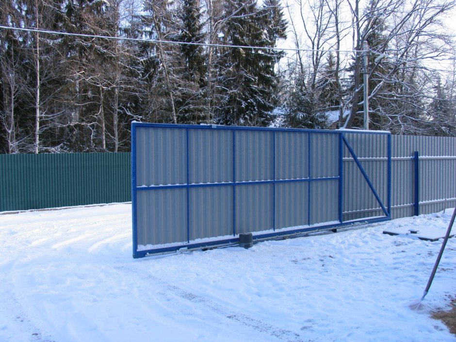 Откатные ворота зимой