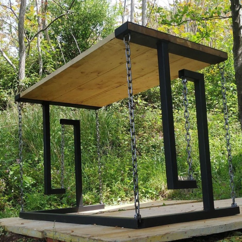 Висячий стол на цепях