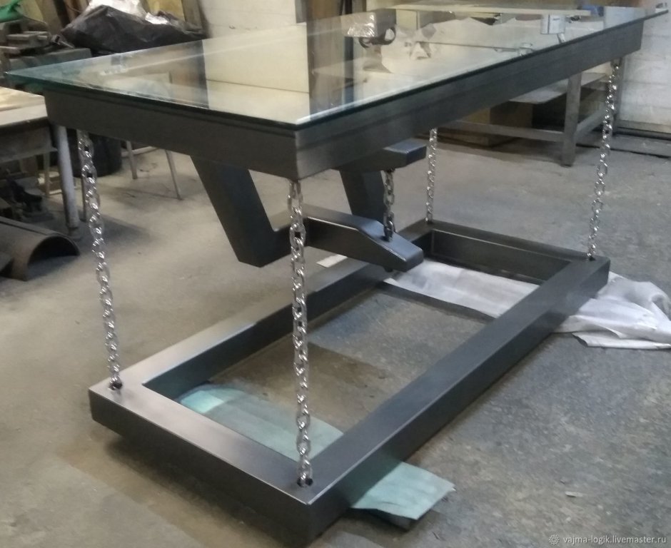 Парящий стол на цепях