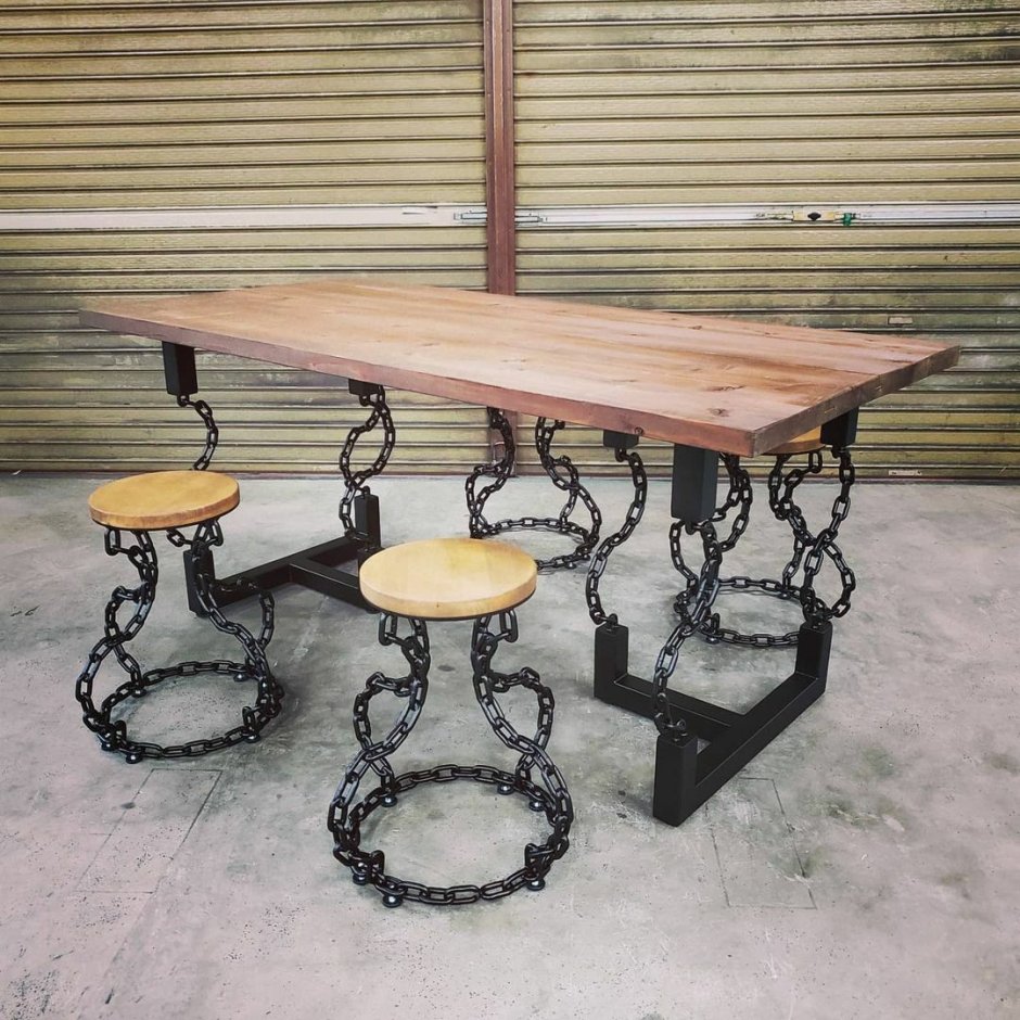 Столик на цепях