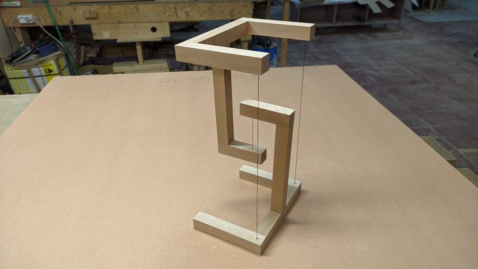 Парящий стол