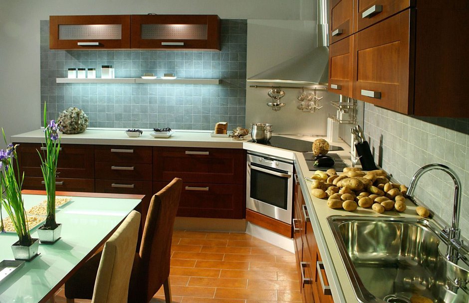 Варочная панель в углу кухни