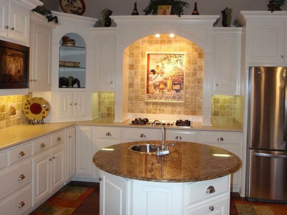 Кухня с угловой плитой в ви