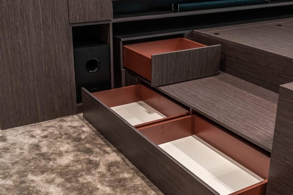 Комод с потайными ящиками