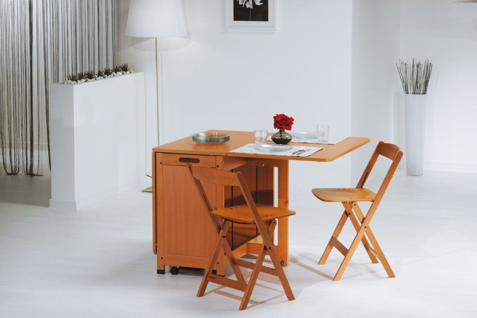 Маленький кухонный стол