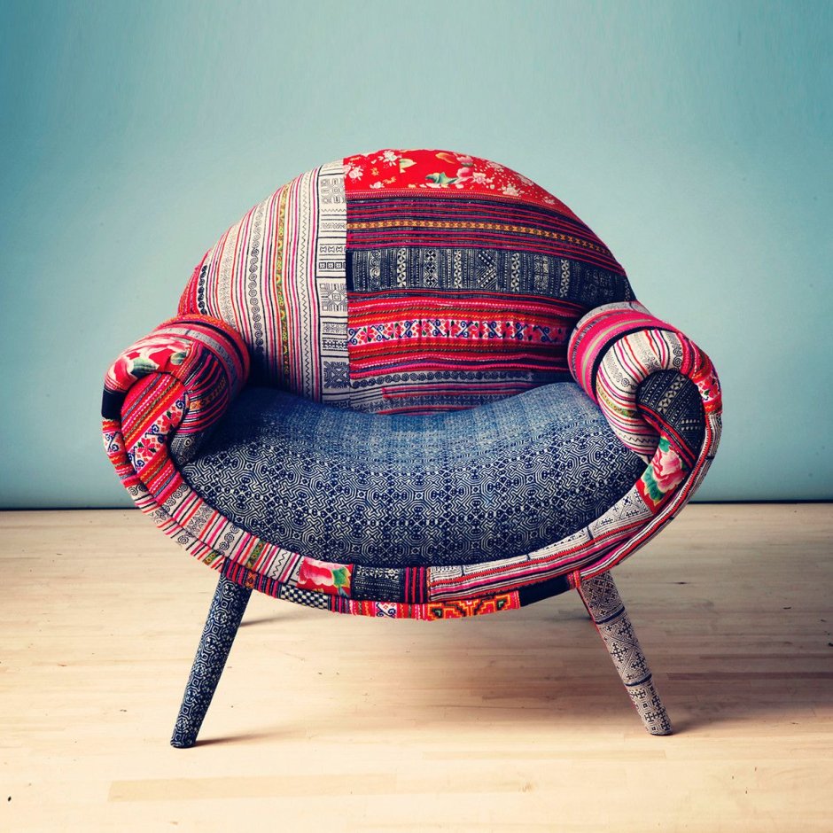 Кресло на деревянном каркасе