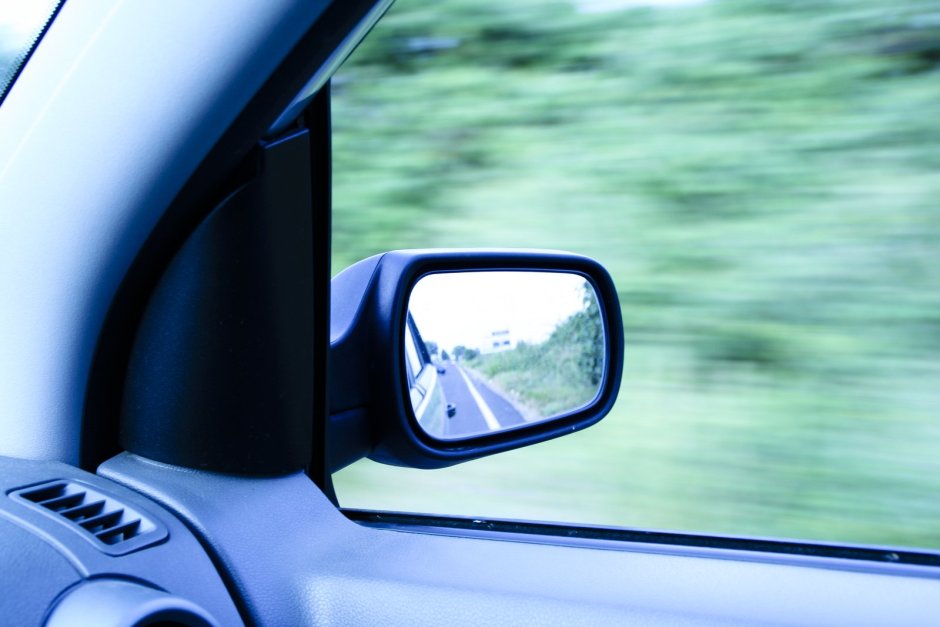 Зеркало заднего вида