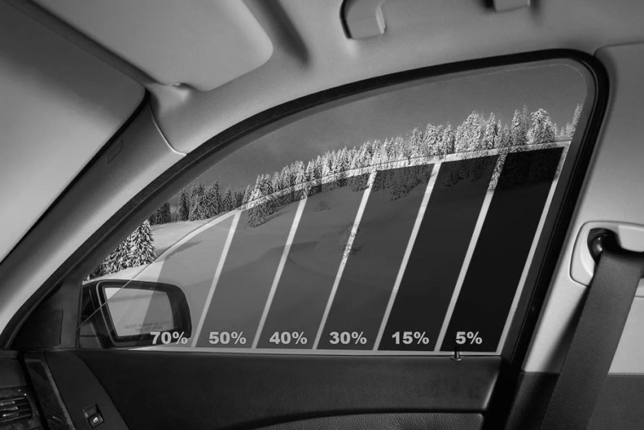 Разбитое зеркало заднего вида