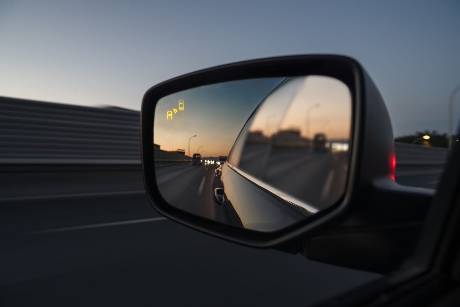 Fortuner 2021 штатное зеркало заднего вида с задней камерой