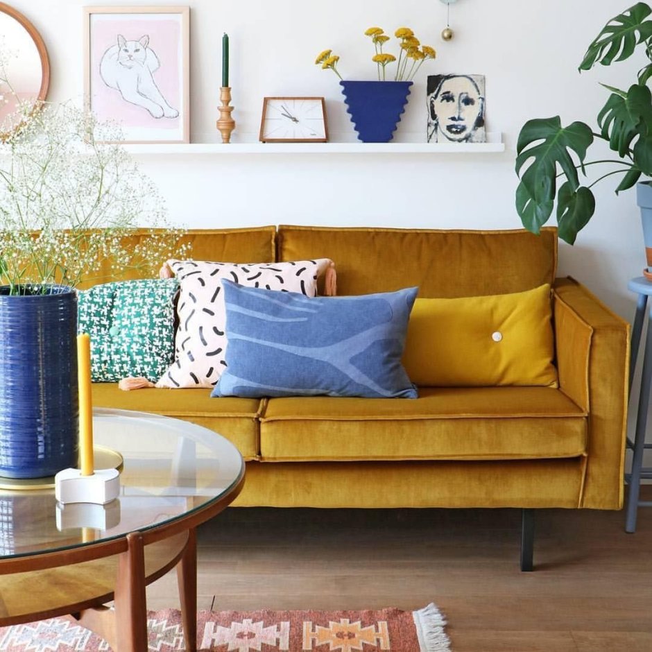 Синий и горчичный в интерьере