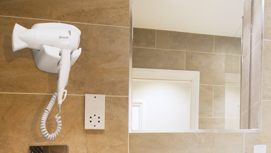 Держатель для фена в ванную