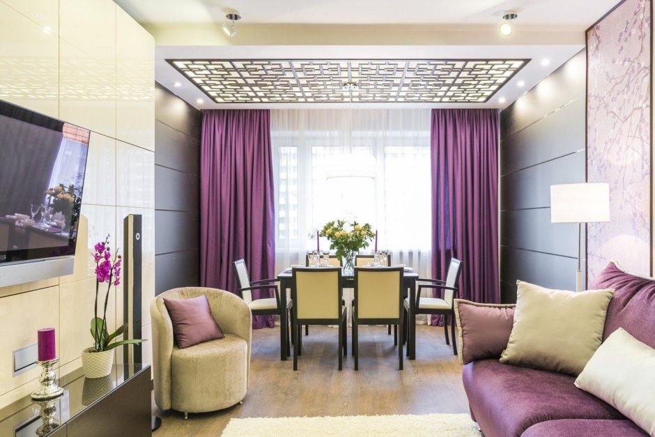 Сиреневые шторы в интерьере гостиной
